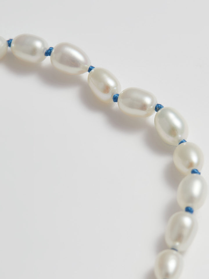 Delicate Bracelet With Freshwater Pearl and String 