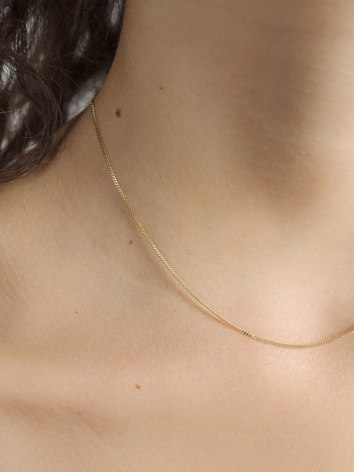 B Chain Thin Short Necklace